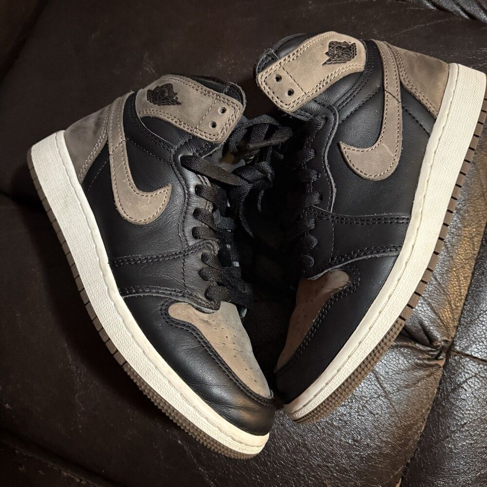Nike Jordan is High Palomino Sneakers size 4.5Y